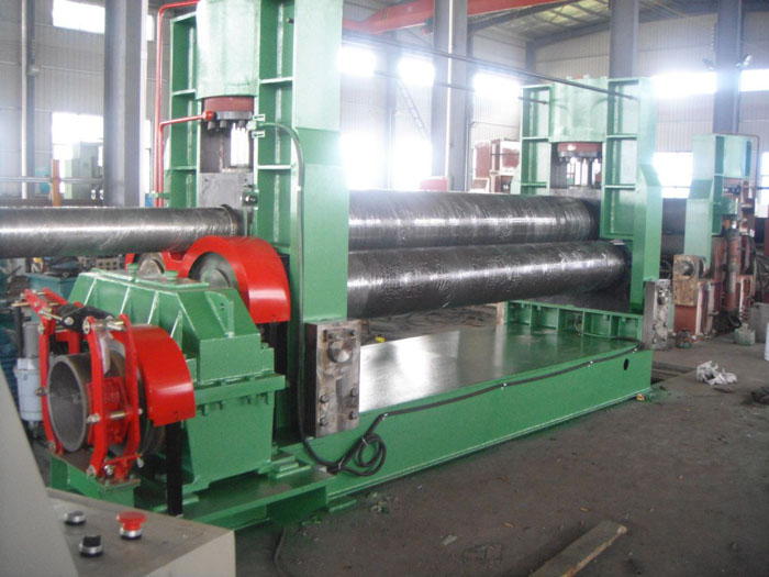 W11-液壓對稱式三(san)輥卷闆機