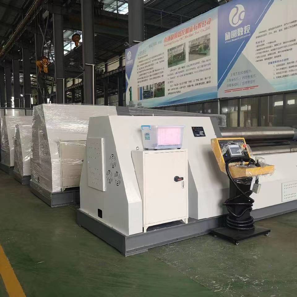 四輥(gun)卷闆機